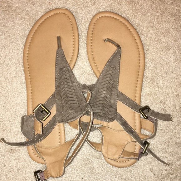 Grayish brownish sandals with braiding detail - Picture 1 of 1